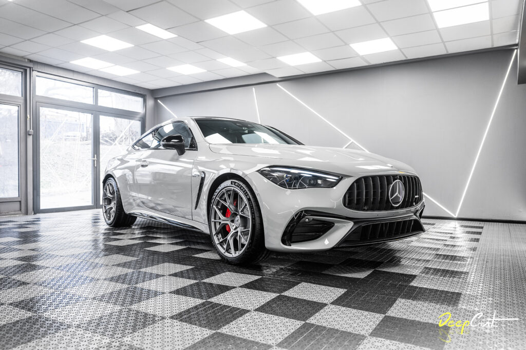 Mercedes CLE 53 AMG zabezpieczony folią PPF – widok z przodu i z boku