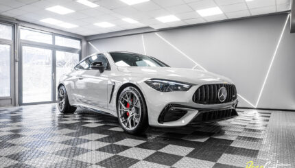 Mercedes CLE 53 AMG zabezpieczony folią PPF – widok z przodu i z boku